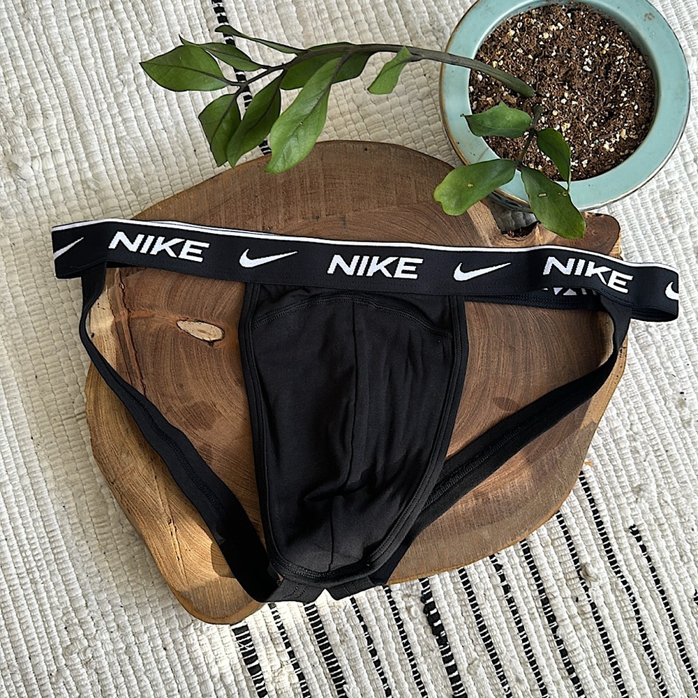 Nike - Picture 5 of 9